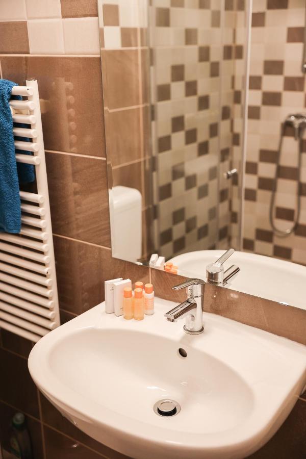 Charming & Unique Apartment In Budapest Vibrant City Center Eksteriør billede